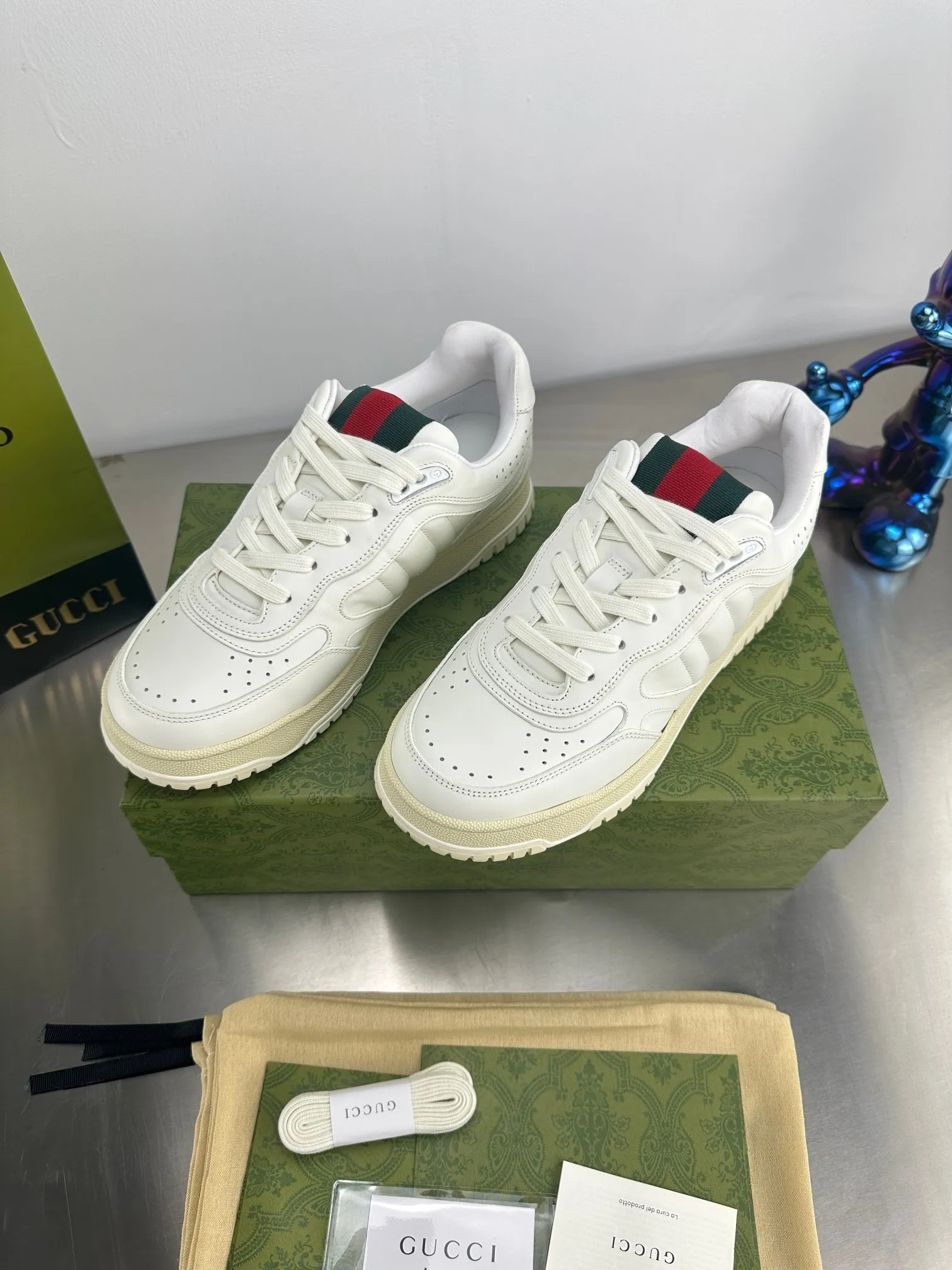 👟👟Ex-factory price 600👟👟 Gucci's latest hot-selling series of high and low-cut distressed couple's sneakers are shipped. The original version is purchased, developed and manufactured. This high-low top sneaker adopts a basketball-style silhouette design, cleverly integrated with hollow panels and distressed effects, showing its unique ingenuity. The ingenuity incorporates brand logo details such as interlocking Double G styling accessories and Gucci lettering, a low-key tribute to the brand's design heritage. Exquisite packaging at the delivery counter 🛍📦 ▪️ Fabric: Original customized imported first-layer cowhide ▪️ Inner lining: Imported first-layer cowhide ▪️ Sole: Original molded TPU sole ▪️ Sole thickness: 3cm ▪️ Size: Women's 35-41 Men's 38-46 (Female 41 Men's 38 46 customized)